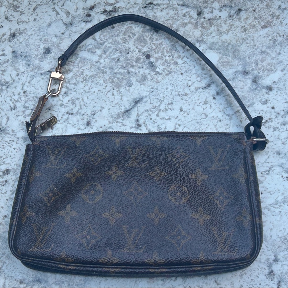 Authentic Louis Vuitton monogram Pouchette